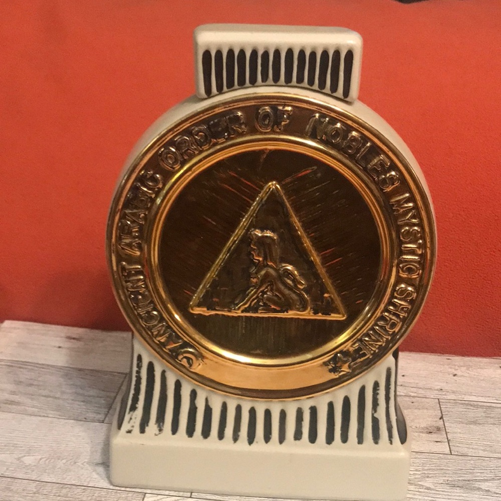 FREEMASONS DECANTER SHRINE AAONMS OLD MR BOSTON KENTUCKY BOURBON 1976